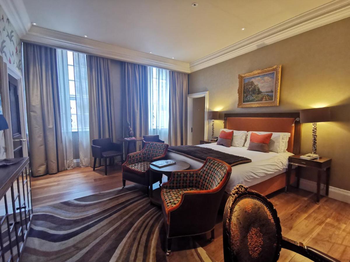 The Roseate Reading Hotell Exteriör bild A room at the hotel