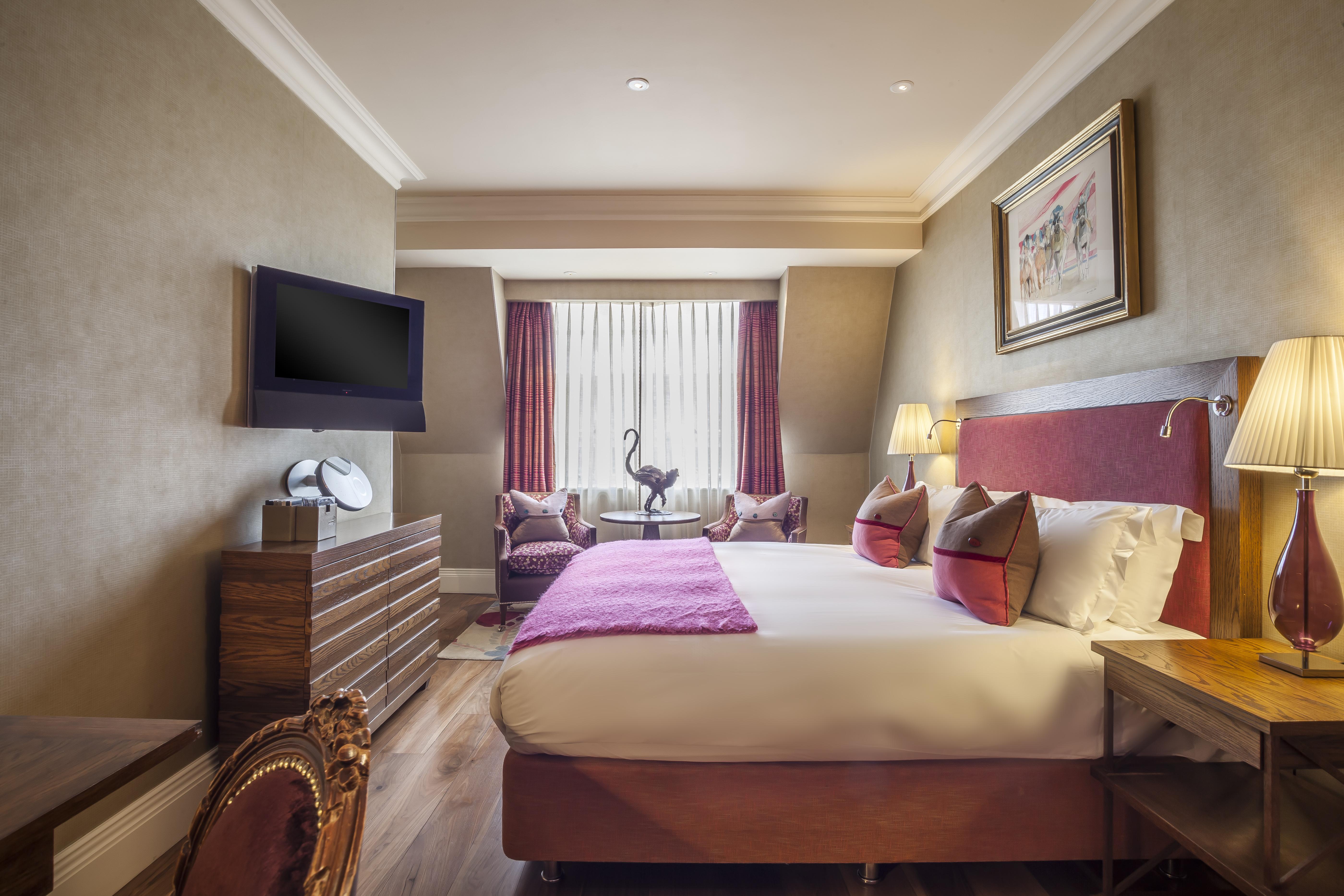 The Roseate Reading Hotell Exteriör bild A bedroom at the hotel