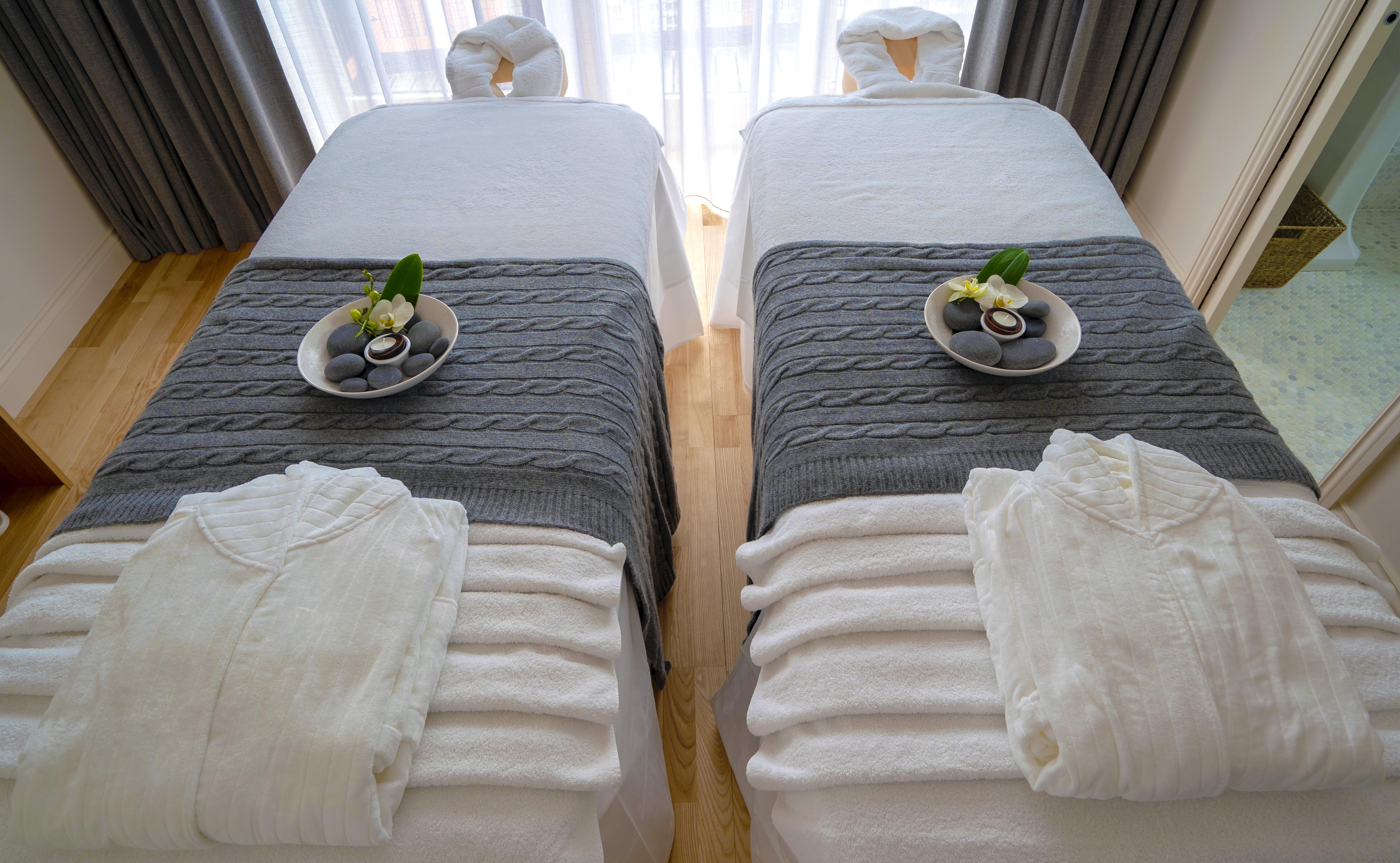 The Roseate Reading Hotell Exteriör bild Massage beds at a spa
