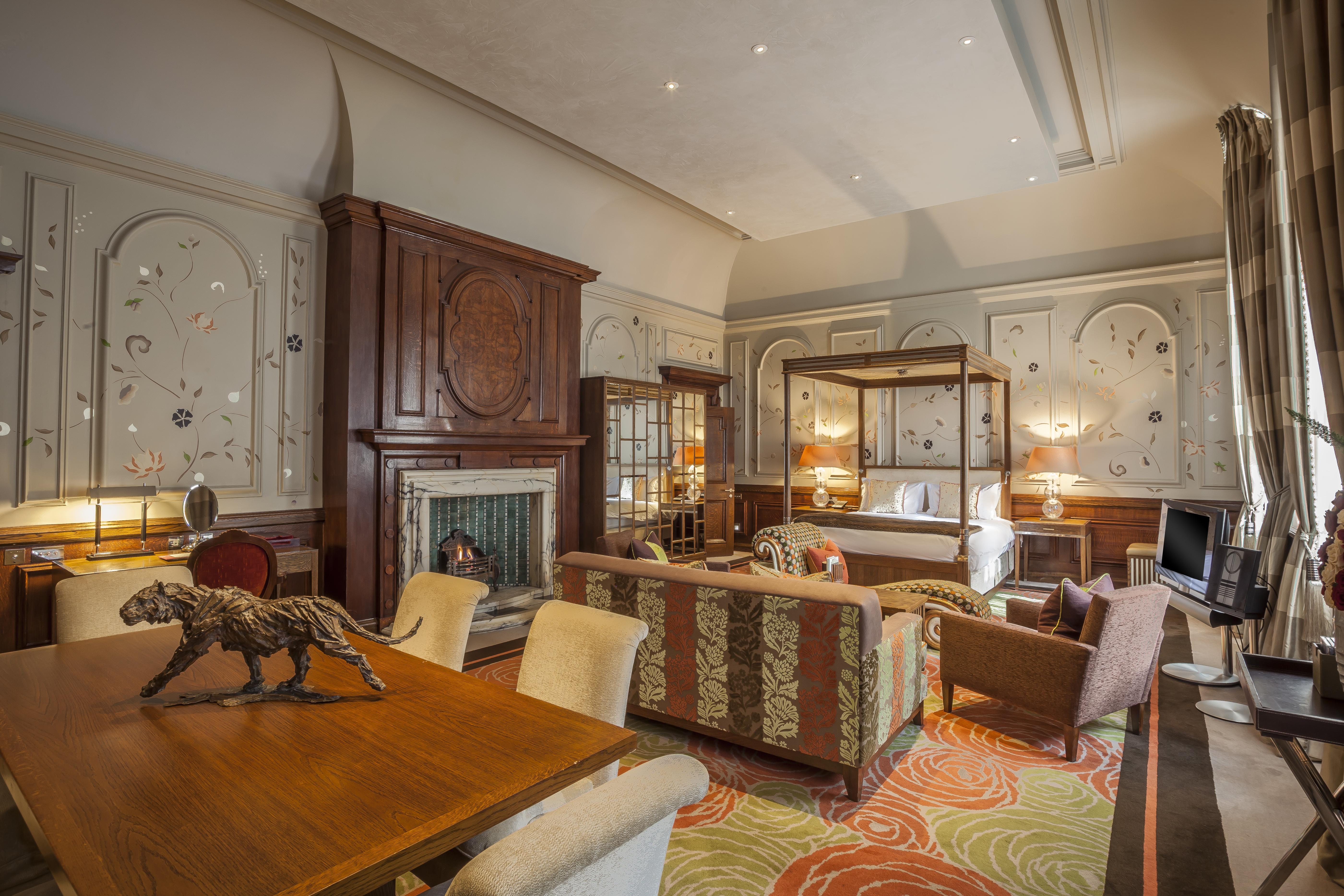 The Roseate Reading Hotell Exteriör bild The interior of the suite