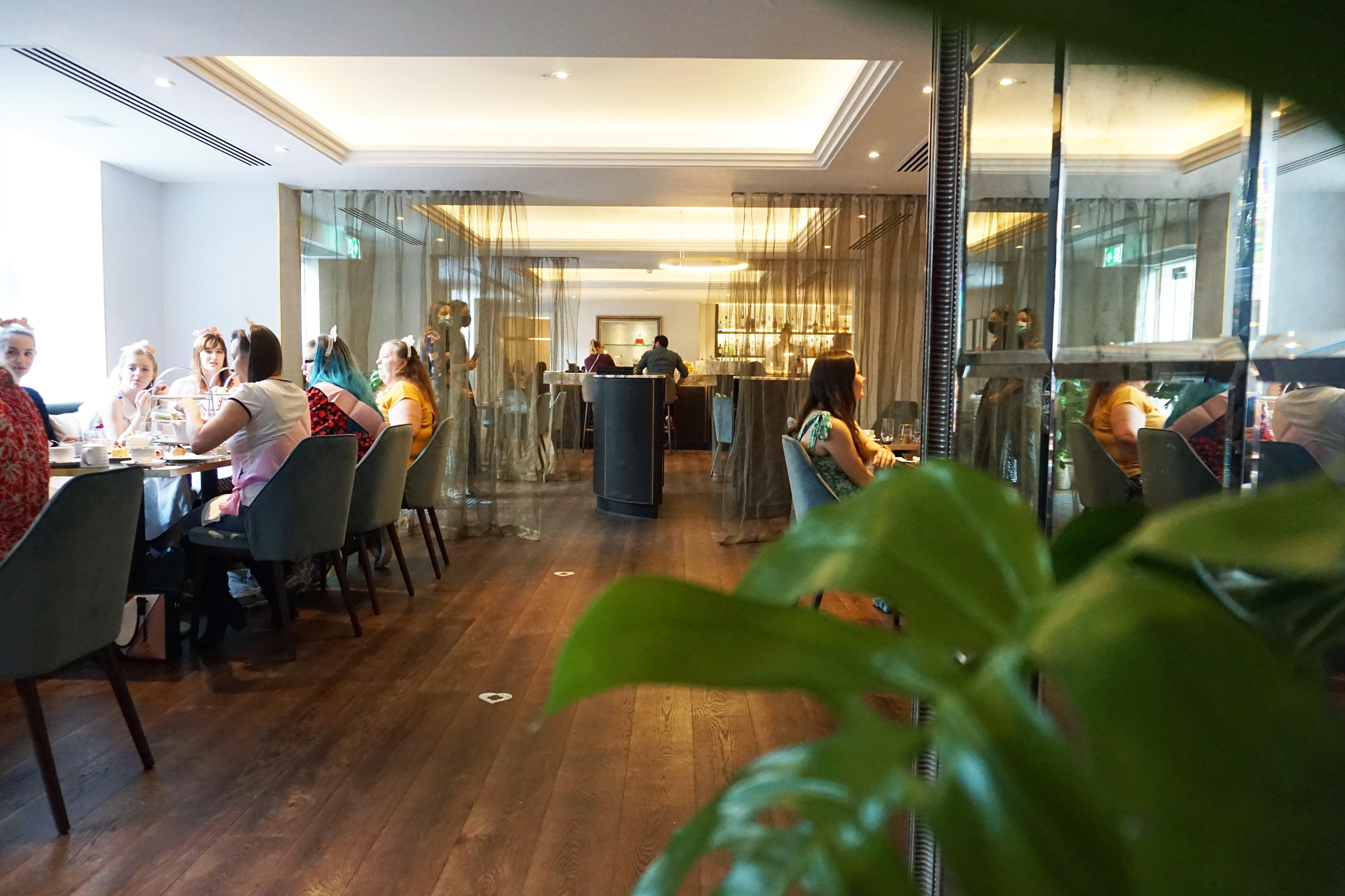 The Roseate Reading Hotell Exteriör bild The interior of the lounge