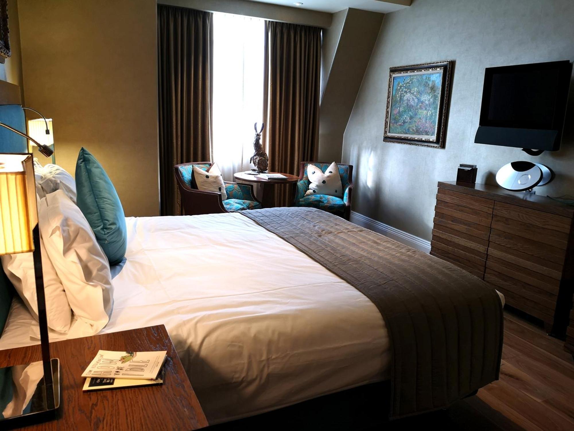 The Roseate Reading Hotell Exteriör bild A room at the hotel