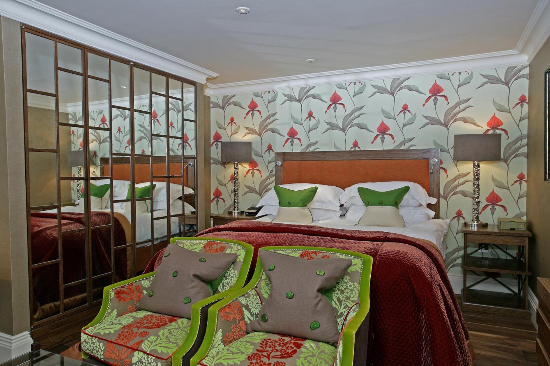 The Roseate Reading Hotell Exteriör bild A bedroom at the hotel