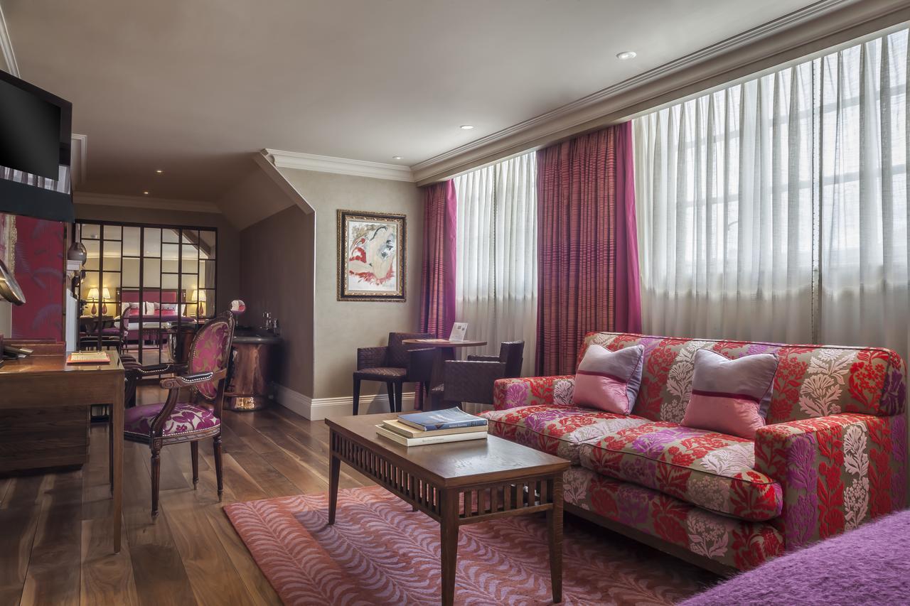 The Roseate Reading Hotell Exteriör bild A suite at the Mandarin Oriental London