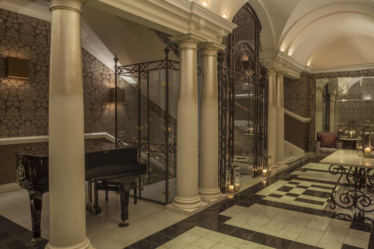 The Roseate Reading Hotell Exteriör bild The interior of the hotel