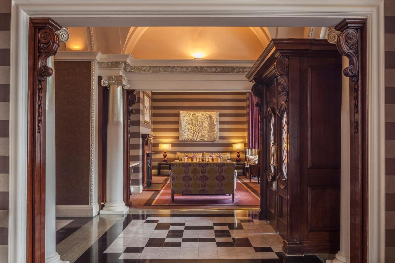 The Roseate Reading Hotell Exteriör bild The entrance to the suite