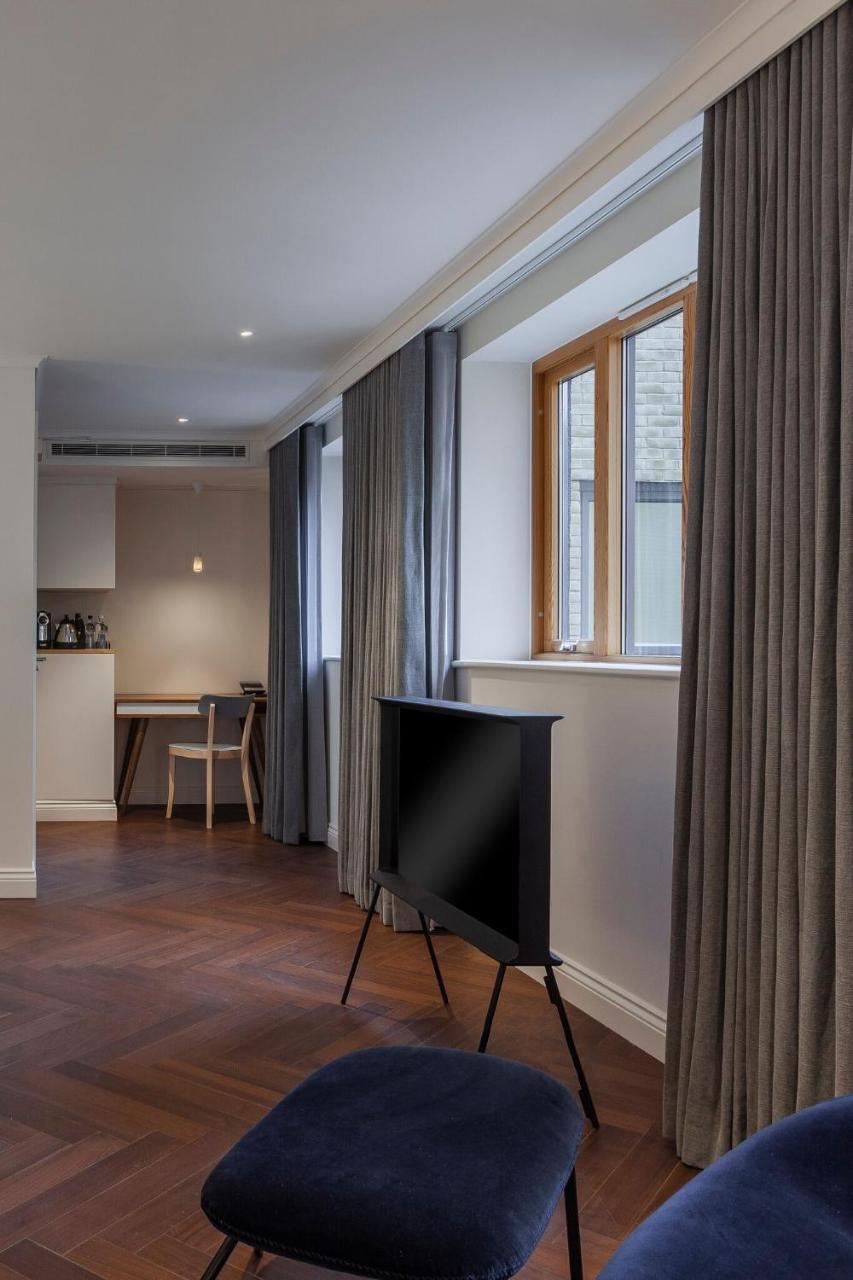 The Roseate Reading Hotell Exteriör bild A room at the hotel