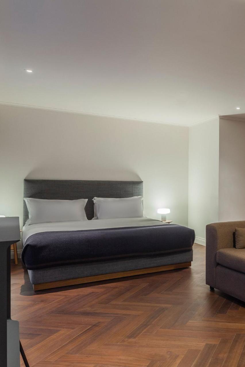 The Roseate Reading Hotell Exteriör bild A bedroom at the hotel