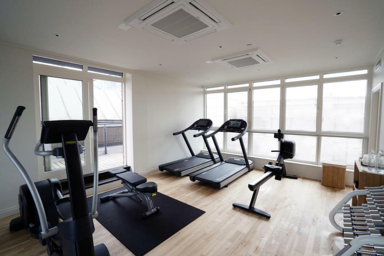 The Roseate Reading Hotell Exteriör bild A gym in a hotel