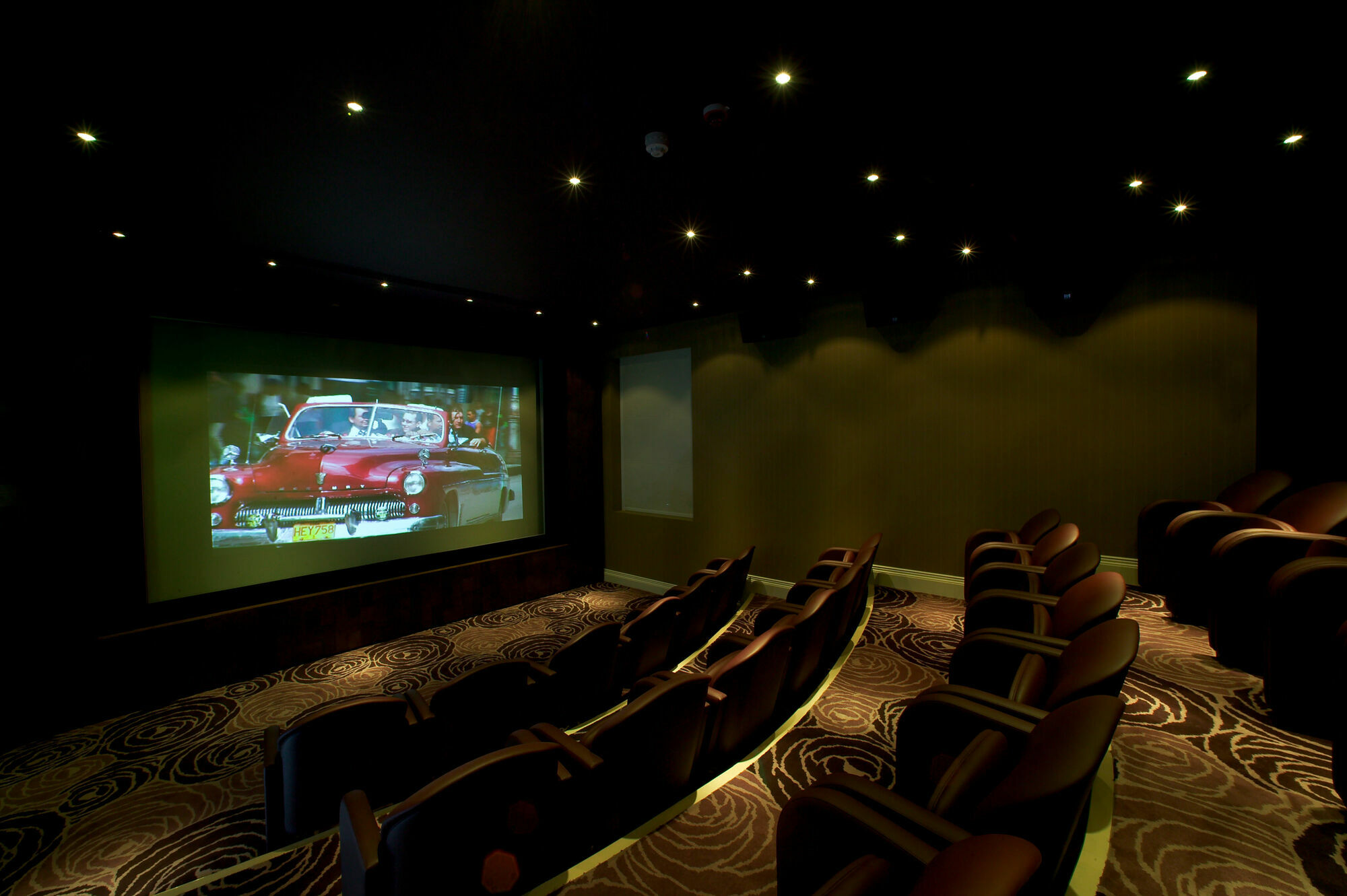 The Roseate Reading Hotell Exteriör bild A home theater